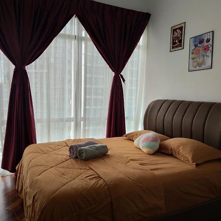 Kumkum Homestay 3 Bedroom Suite นุสาจายา ภายนอก รูปภาพ
