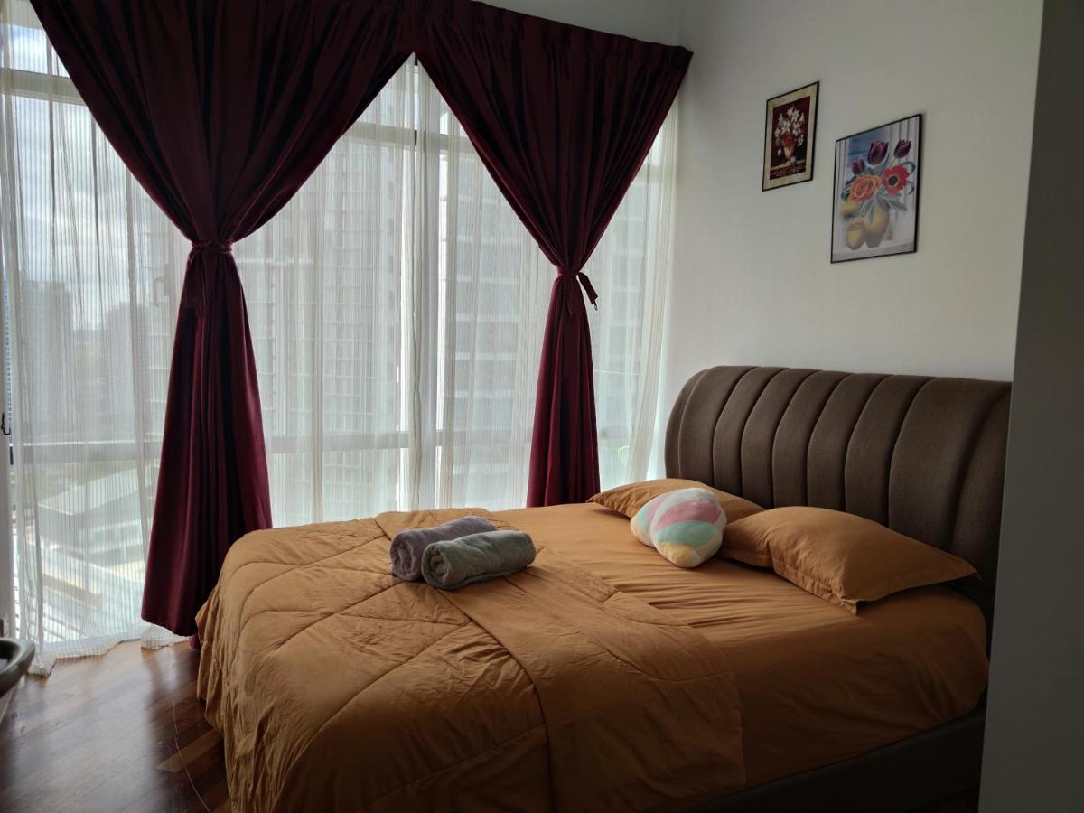 Kumkum Homestay 3 Bedroom Suite นุสาจายา ภายนอก รูปภาพ