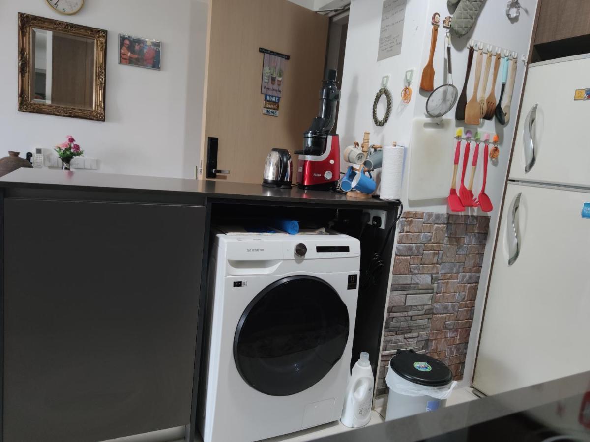 Kumkum Homestay 3 Bedroom Suite นุสาจายา ภายนอก รูปภาพ