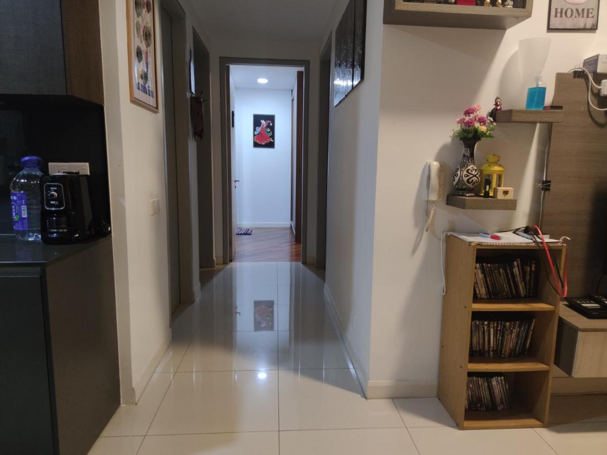 Kumkum Homestay 3 Bedroom Suite นุสาจายา ภายนอก รูปภาพ