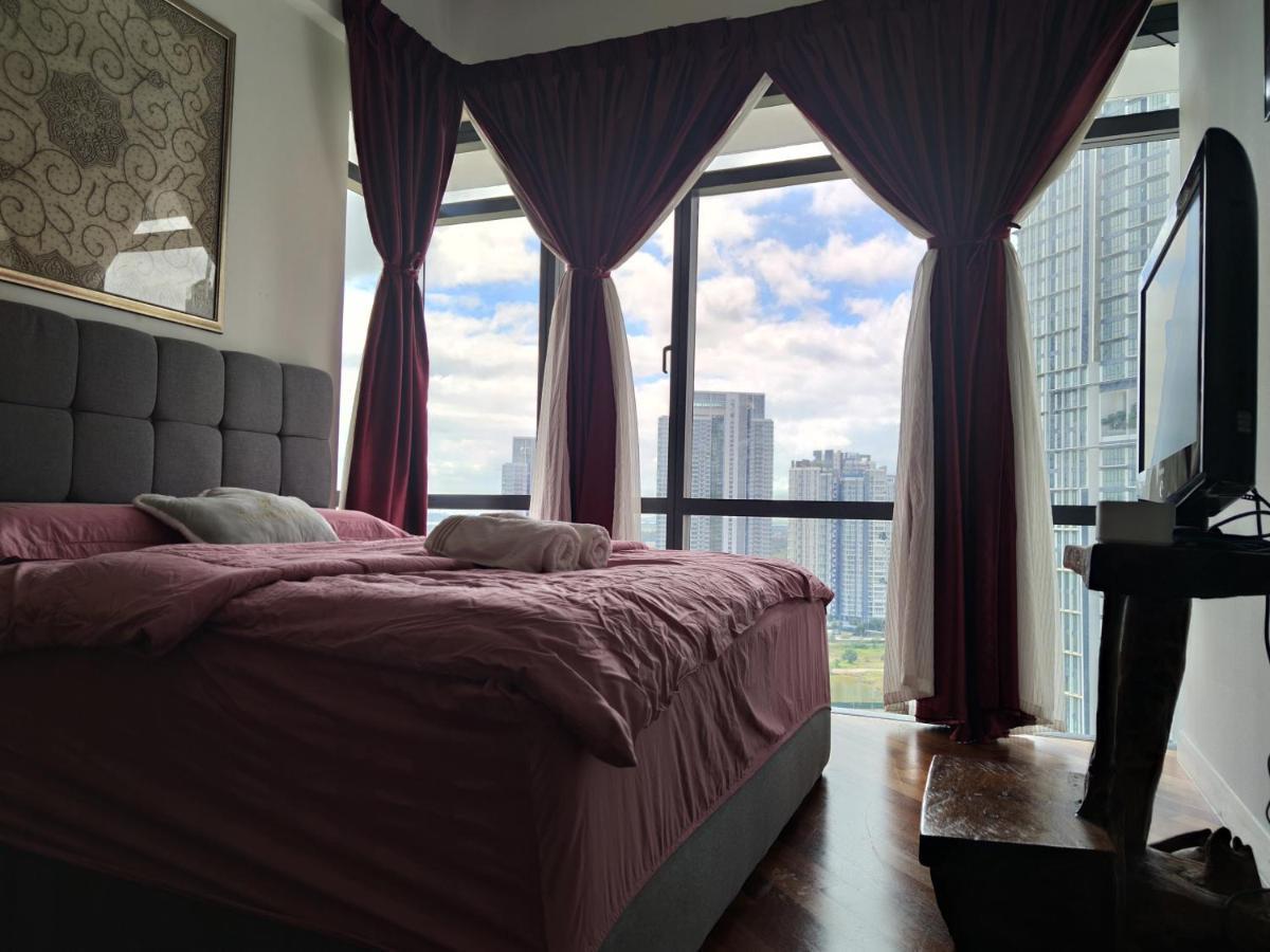 Kumkum Homestay 3 Bedroom Suite นุสาจายา ภายนอก รูปภาพ