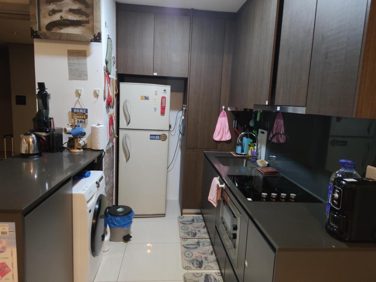 Kumkum Homestay 3 Bedroom Suite นุสาจายา ภายนอก รูปภาพ
