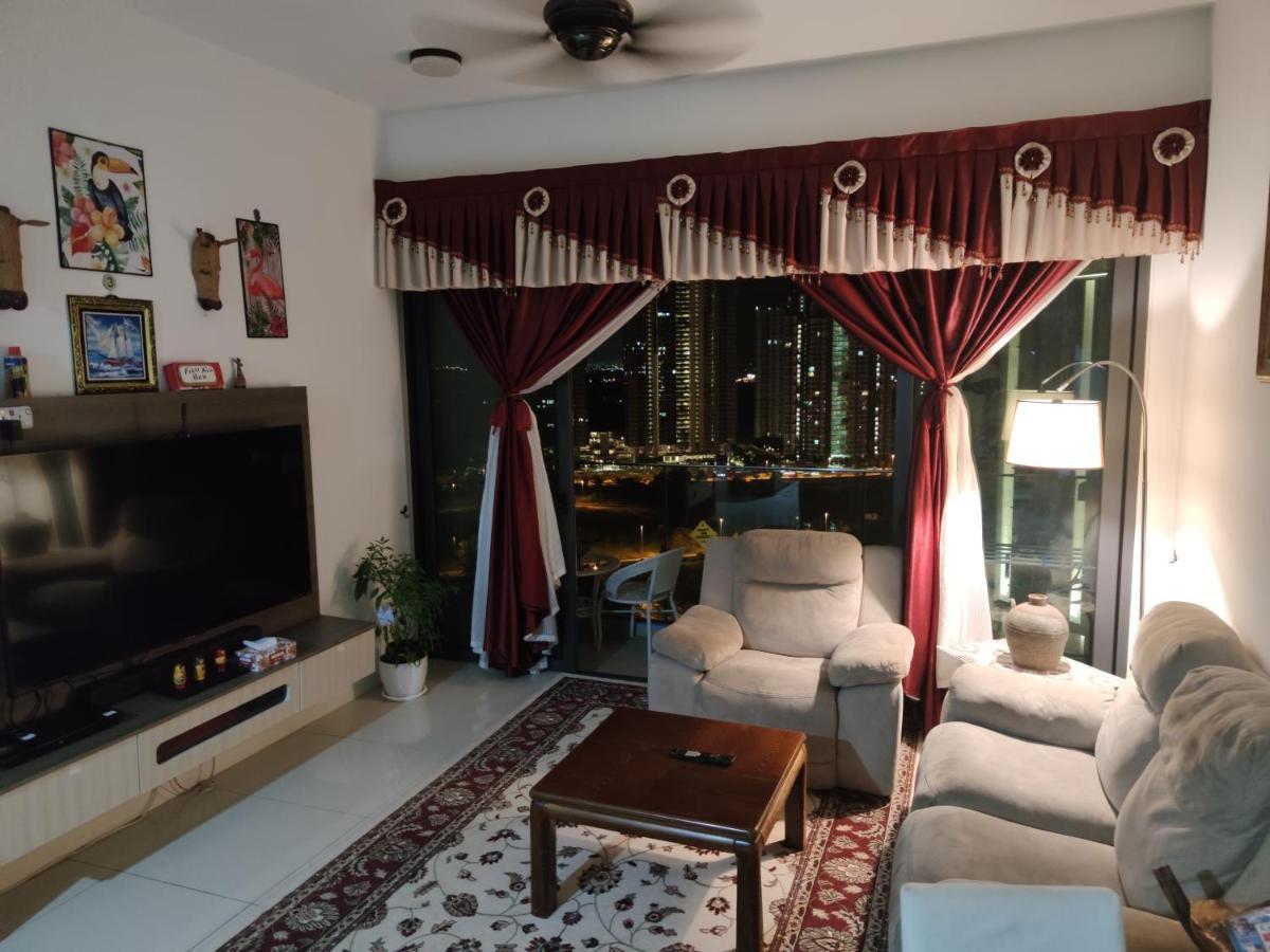 Kumkum Homestay 3 Bedroom Suite นุสาจายา ภายนอก รูปภาพ