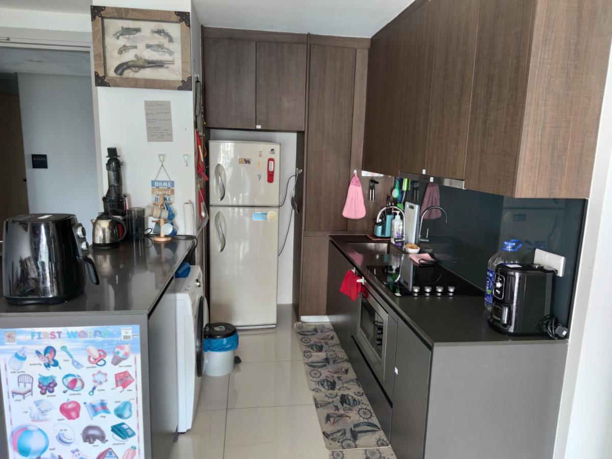 Kumkum Homestay 3 Bedroom Suite นุสาจายา ภายนอก รูปภาพ